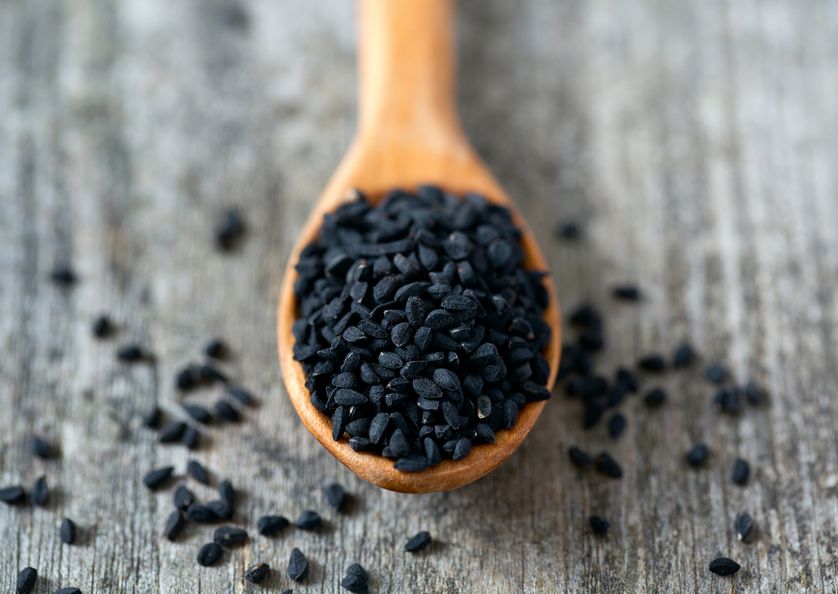 Die Kraft des Schwarzkümmels (Nigella sativa) aus dem Samen: Antioxidantien und Omega-Fettsäuren