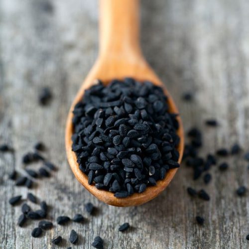 Die Kraft des Schwarzkümmels (Nigella sativa) aus dem Samen Antioxidantien und Omega-Fettsäuren